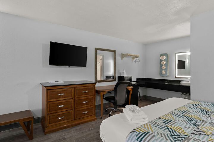 Room 18 of 31