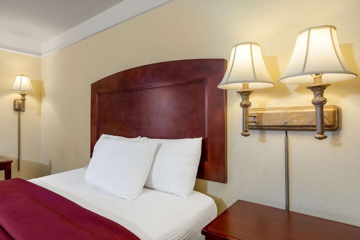 Room 19 of 29