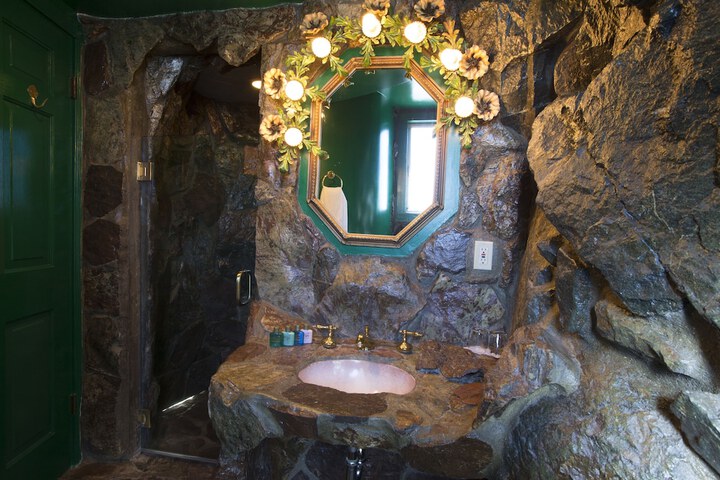 Room 406 of 461