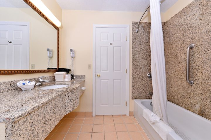 Room 15 of 28