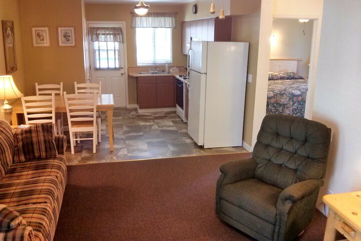 Green Gables Motel & Suites