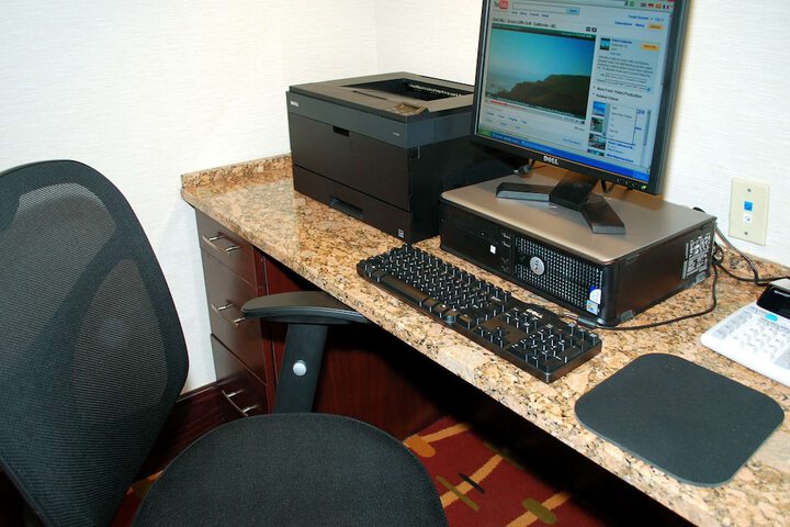 Business Center 83 of 85