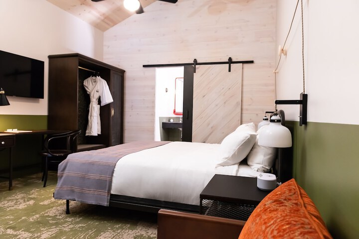 Cotton Court by Valencia Hotel Collection