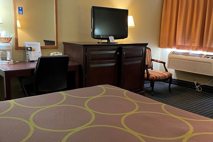 Room 4 of 28