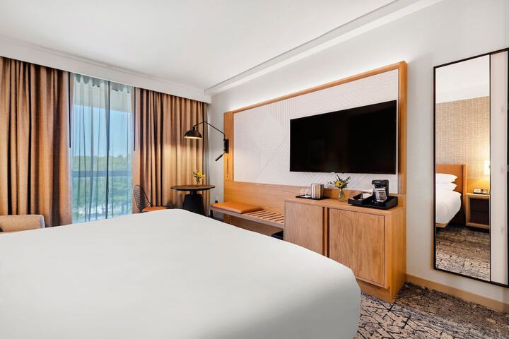 Room 22 of 46