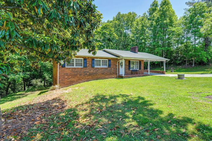 Charming Jonesville Home w / Grill - Near Wineries!