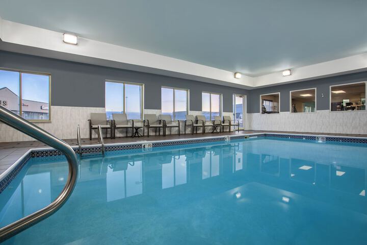 Holiday Inn Express Hotel & Suites Clinton by IHG