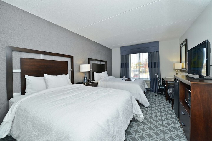 Hampton Inn & Suites Greensboro / Coliseum Area
