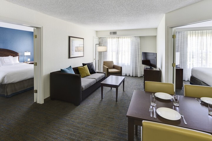 Room 15 of 28