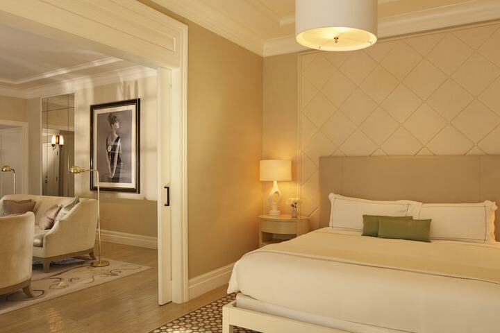 Room 43 of 153