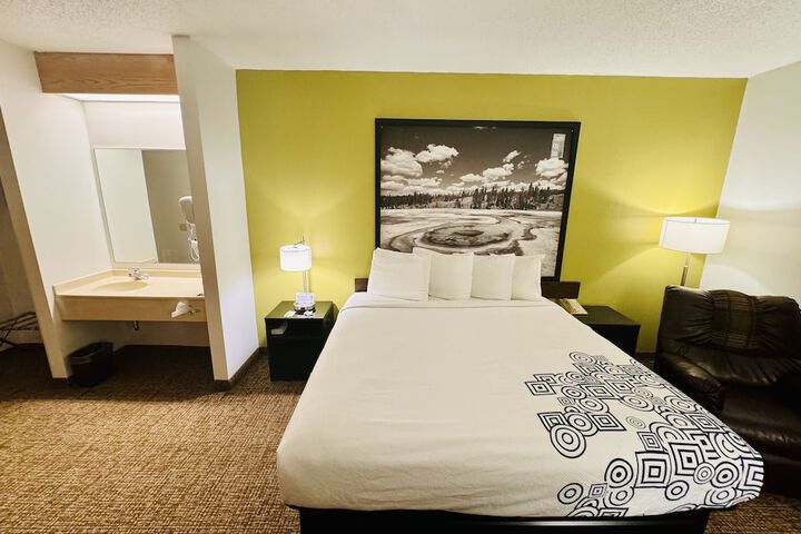 Room 22 of 38