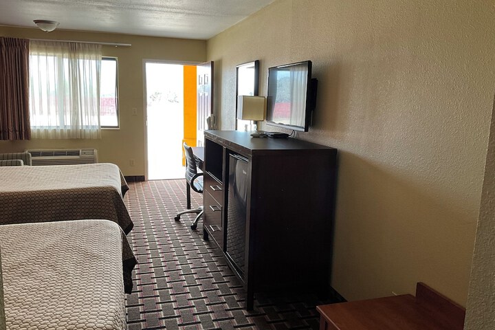 Executive Inn & Suites