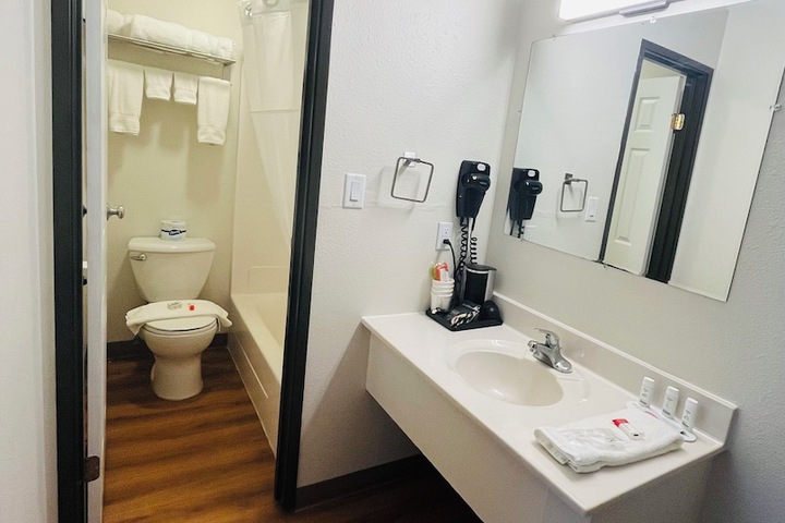 Room 35 of 84