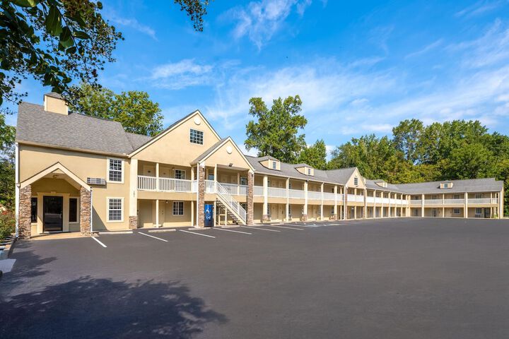 Days Inn by Wyndham Canton