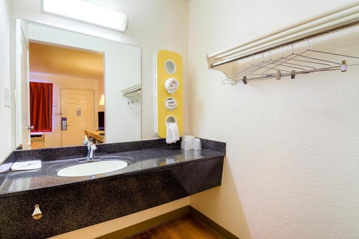 Room 15 of 25