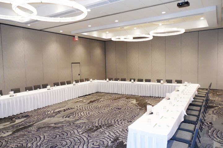 Holiday Inn Chicago Nw Crystal Lk Convention Center by IHG
