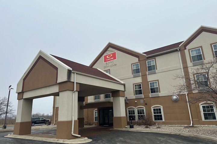 Econo Lodge Inn & Suites