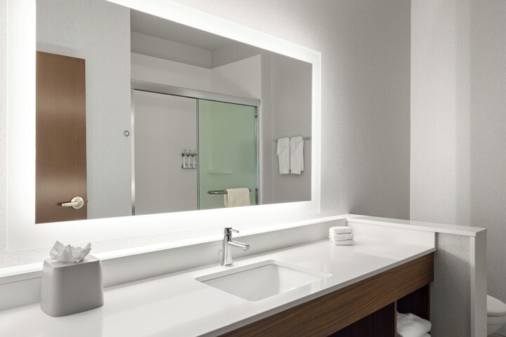 Holiday Inn Express & Suites Madison West - Middleton by IHG