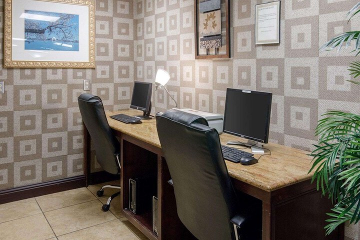 Business Center 29 of 31