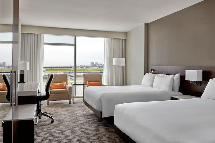 Calgary Airport Marriott In-Terminal Hotel