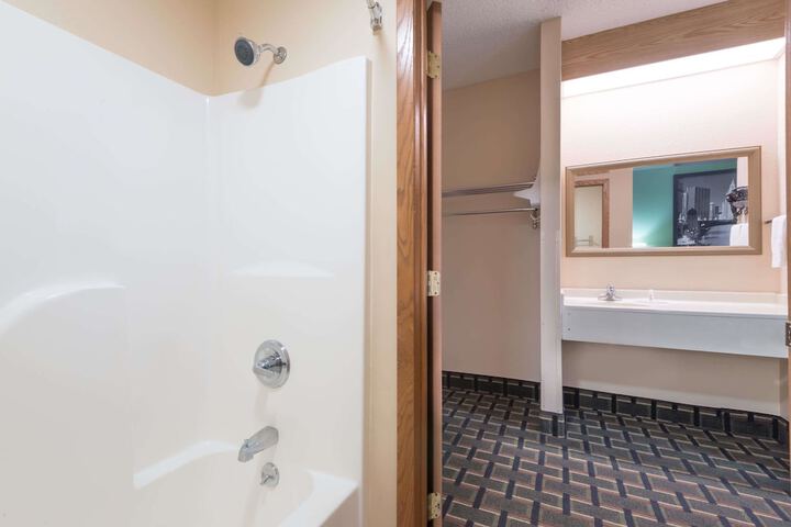 Room 14 of 16
