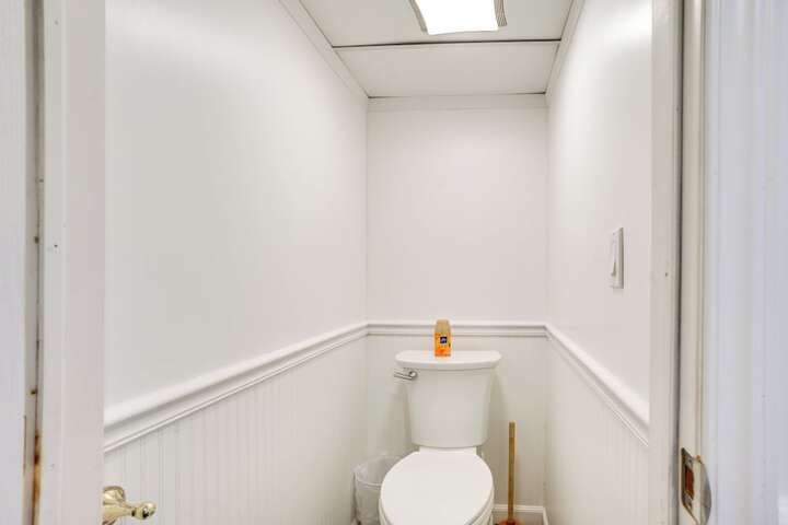 Shared Yard 4 Mi to Nyc: Englewood Apartment!
