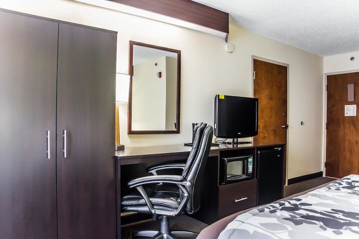 Room 16 of 33