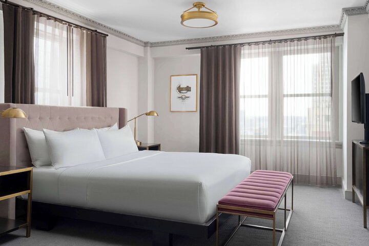 Hotel Phillips Kansas City Curio Collection by Hilton