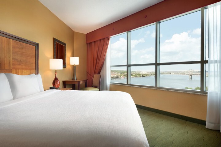 Embassy Suites by Hilton E Peoria Riverfront Conf Center