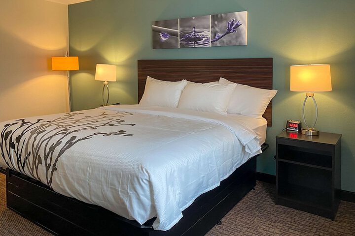 Room 8 of 12