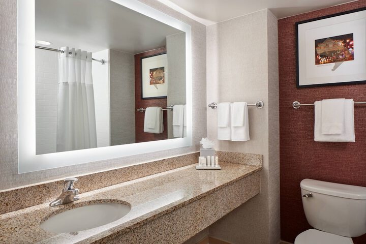 Room 16 of 32
