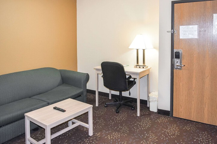 Room 11 of 35