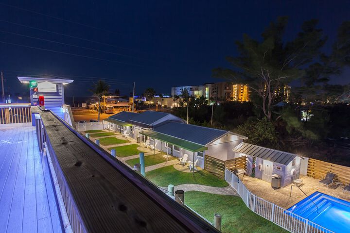 Hotel Exterior 44 of 48