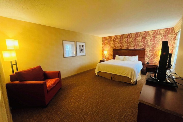 Room 26 of 46