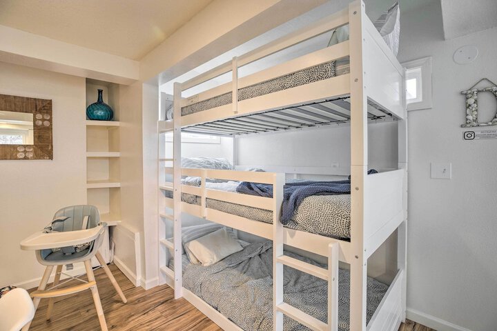 Rockaway Beach Condo - Beach Access Nearby!