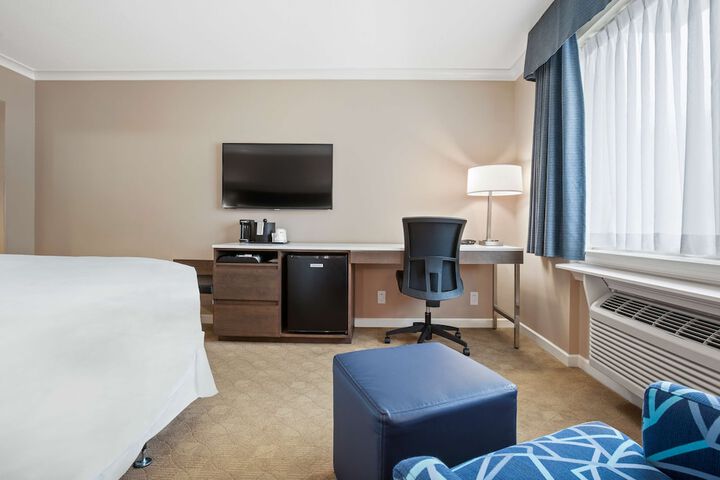 Room 17 of 27
