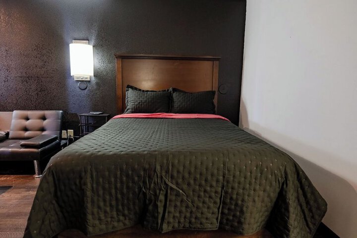 Rose City Inn and Suites
