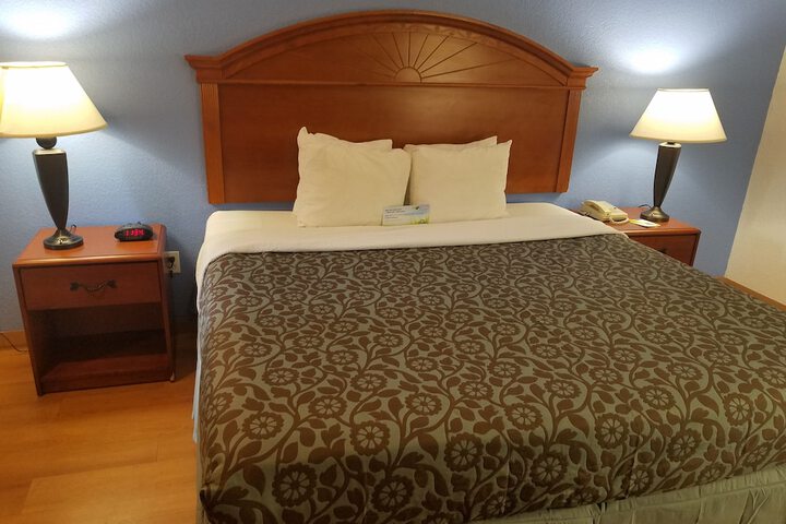 Room 33 of 47