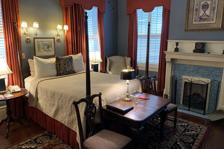 1842 Inn