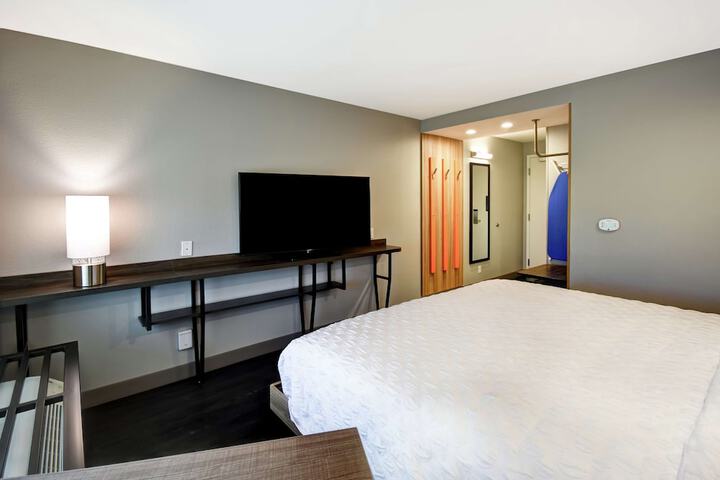 Tru by Hilton Sterling Heights Detroit
