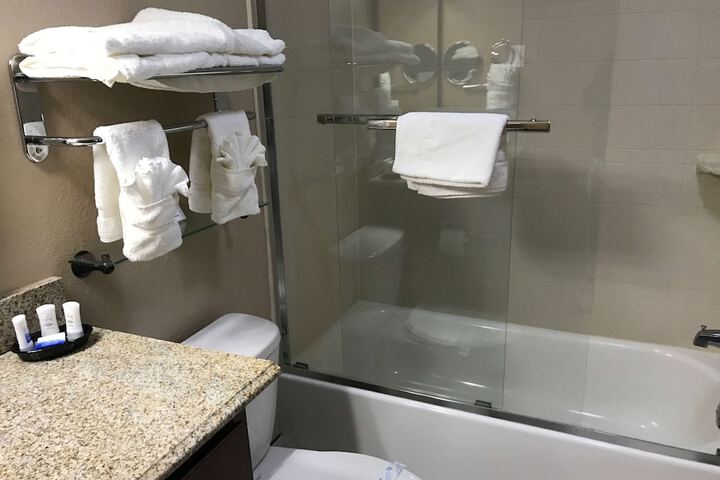 Room 32 of 40