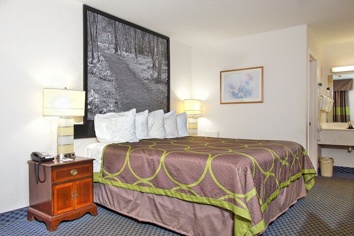 Room 14 of 48