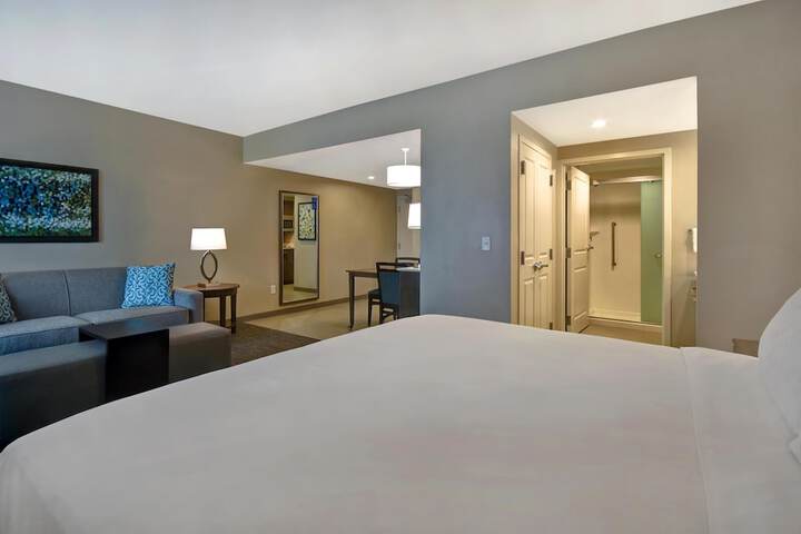 Homewood Suites by Hilton Orlando at Flamingo Crossings