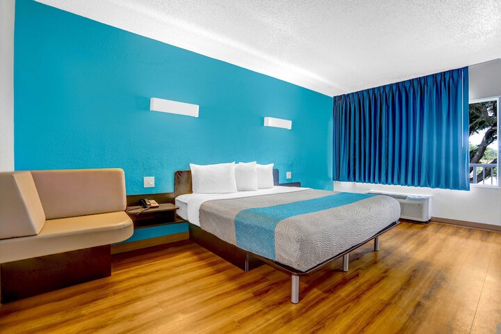 Room 31 of 39