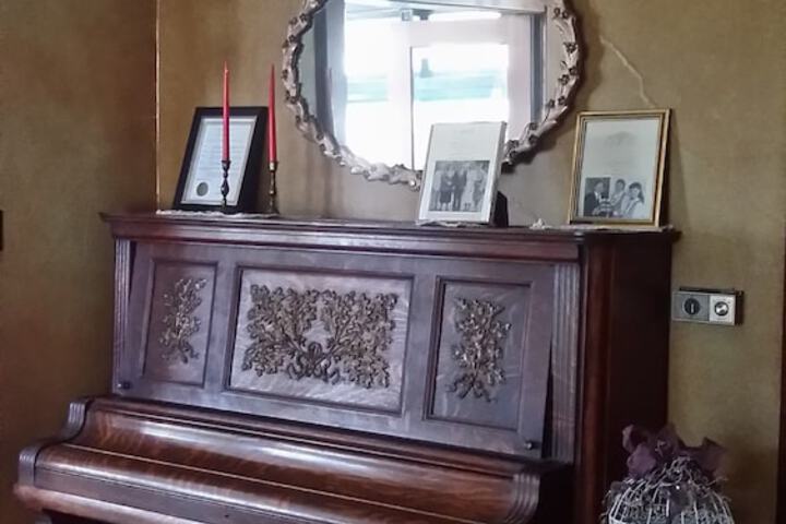 Chestnut Charm Bed & Breakfast
