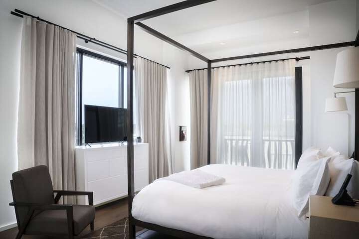 Room 49 of 85