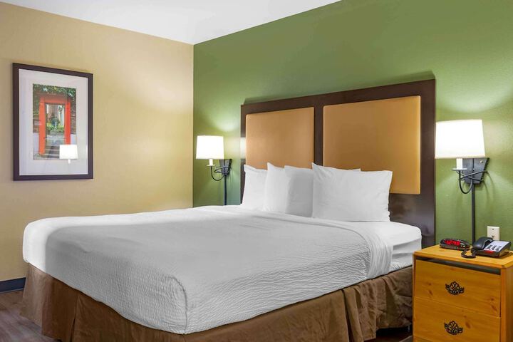 Room 18 of 28