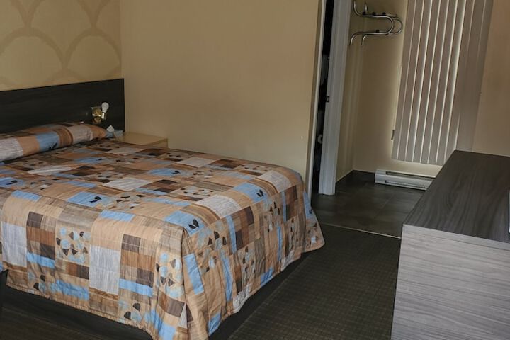 Falcon Motel Brossard