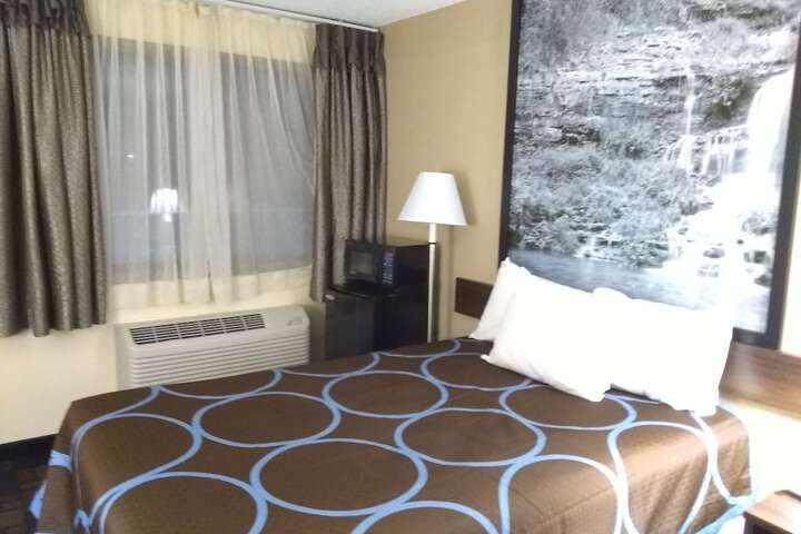 Room 8 of 34