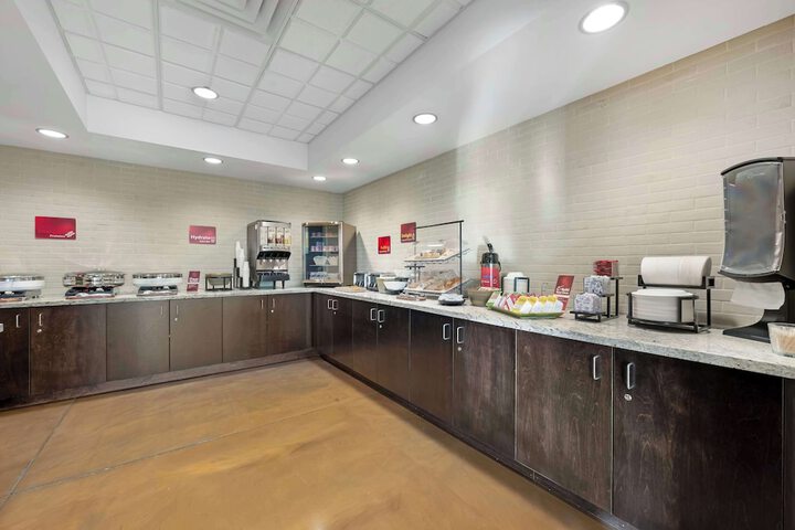 Best Western Plus Lakeview Hotel